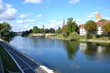 Allemagne- Ulm - Le Danube en ville