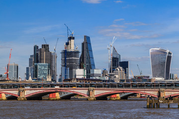Widok na wieżowce w Londynie - obrazy, fototapety, plakaty