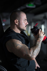 Fototapeta na wymiar man drink water at the end of bodybuilding 