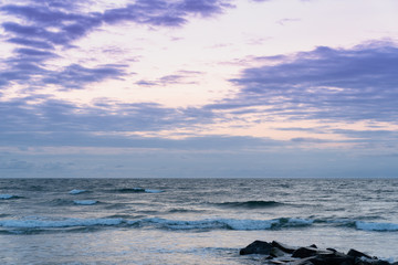Obraz premium Beach Sunrise Landscape with Ocean Waves