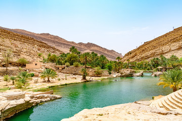 Wadi Bani Khalid in Oman. Het ligt ongeveer 203 km van Muscat en 120 km van Sur.