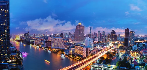 Selbstklebende Fototapeten Luftbildlandschaft des Flusses in Bangkok-Stadt nachts? © Success Media
