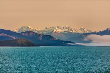 Poster Alaska bergen cruise natuur landschap in binnendoorgang, Glacier bay, Alaska, USA. Amerika wildernis achtergrond. © Maridav