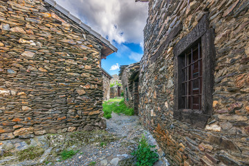 Fototapeta na wymiar Traditional slate buildings in El Muyo black village of the Riaza district in the province of Segovia (Spain)
