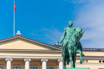 Obraz premium Statue of King Karl Johan in Oslo, Norway