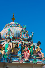 Fototapeta premium The colorful Statue of Sri Mariamman the oldest Hindu temple Chinatown travel destination in Singapore with blue sky