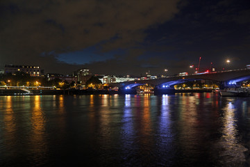 Fototapeta na wymiar Londra by night