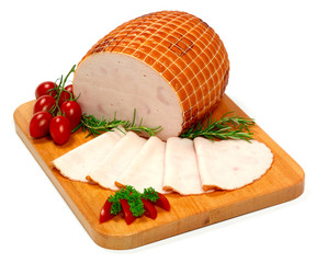 Arrosto di pollo su tagliere di legno