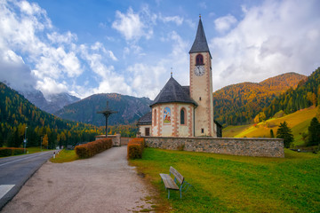 Fototapeta na wymiar Traditional Tyrol church near Braies Lake, Dolomites