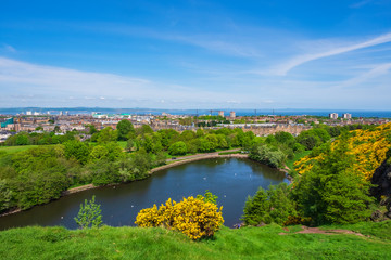 Obraz premium St. Margarets Loch in Edinburgh/Schottland