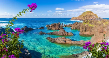 Fotobehang Natuurlijk zwembad bij Porto Moniz, het eiland Madeira, Portugal © Serenity-H