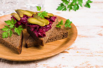 Sandwiches with beet and pickled cucumber