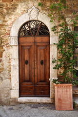 Fototapeta na wymiar Old wooden door in Tuscany, Italy