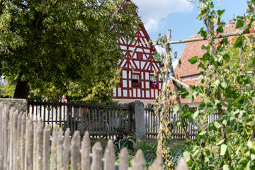 Altes Bauernhaus mit Garten in Deutschland