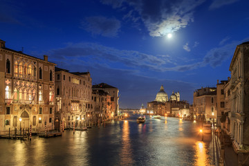 Obraz premium The moon shines over Venice. Picture taken from the Academy bridge. Italy.
