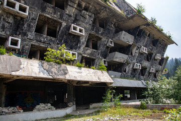 Zniszczony hotel olimpijski Sarajewo