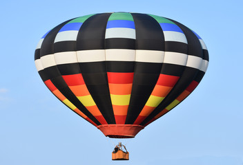 Naklejka premium Hot air balloon flying