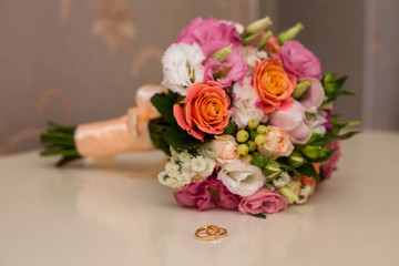 wedding bouquet and wedding rings close-up
