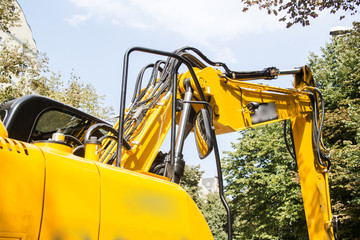 Excavator, hydraulics, tires, screws