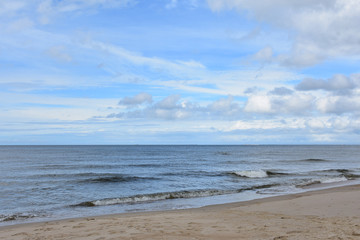 Ocean waves and horizon
