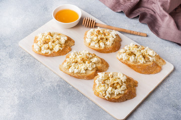 Snack bruschetta with cottage cheese, walnut and honey