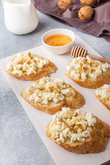 Snack bruschetta with cottage cheese, walnut and honey