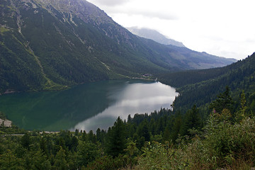 Fototapeta na wymiar The largest lake Morskie Oko in the Polish Tatras. It is located in the Tatra National Park. High Tatras