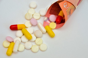 tablets are scattered on the table, dosage for the patient