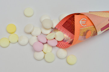 tablets are scattered on the table, dosage for the patient