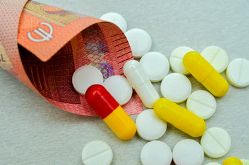 tablets are scattered on the table, dosage for the patient