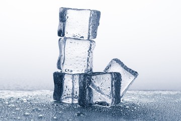 Ice Cubes © BillionPhotos.com