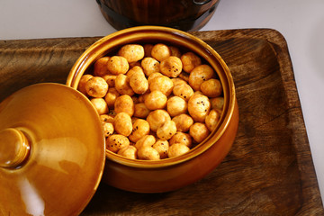 Roasted Phool Makhana or Crispy Lotus pops Seed