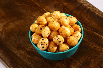 Roasted Phool Makhana or Crispy Lotus pops Seed