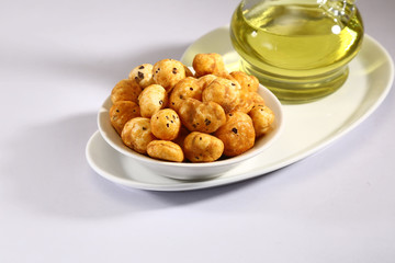 Roasted Phool Makhana or Crispy Lotus pops Seed