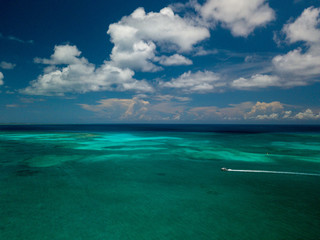Obraz premium Boat Ride In The Clear Ocean