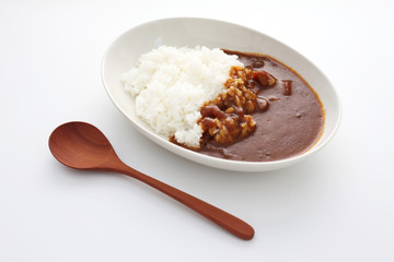 欧風 カレーライス 木のスプーン 白背景