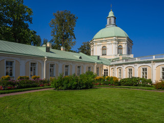 Fototapeta na wymiar The big Menshikov Palace in Oranienbaum. Russia. August 2018. 