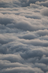 Fototapeta na wymiar Ueber den Wolken watteweich