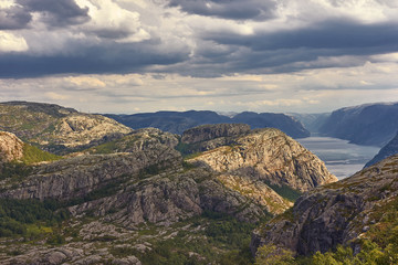 dramatische Lichtstimmung am Fjord