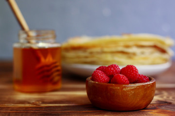 raspberries  with pancakes