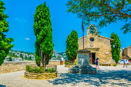Fototapeta Chapelle des Pénitents Blancs chapel situated at Les Baux des Provence village in France