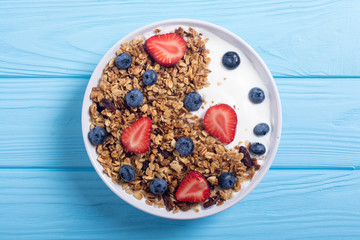 Chia yogurt with granola