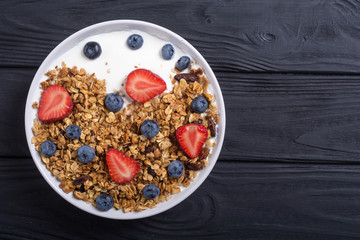 Chia yogurt with granola