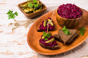 Sandwiches with beet and pickled cucumber
