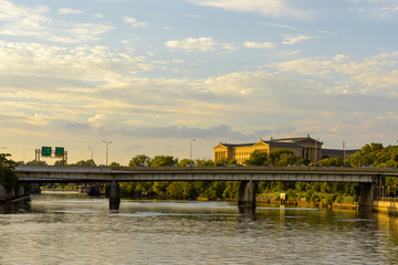 Fototapeta premium Philadelphia city skyline at sunset across Schuylkill river