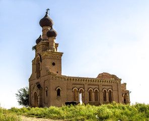 The destroyed orthodox temple against the sky - obrazy, fototapety, plakaty