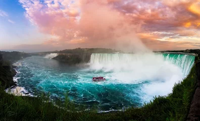 Niagarafälle bei Sonnenuntergang © Saptashaw