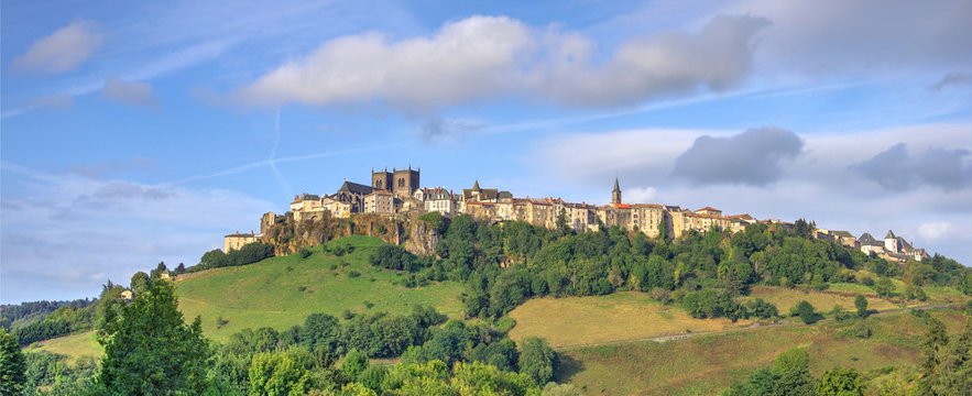 La ville de saint flour en Auvergne dans le d&eacute;partement du Cantal