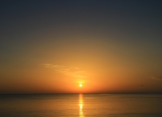Fototapeta premium beautiful sunrise on the sea