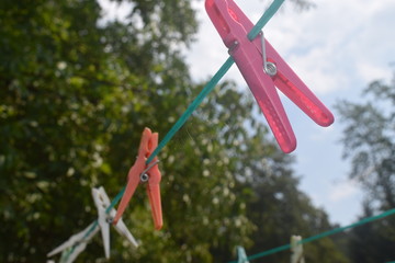 Wäscheleine im Freien Hausarbeit farbenfroh 